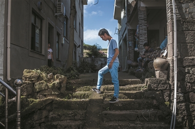 发际线男孩小吴快乐大本营视频,杭州发际线男孩小吴