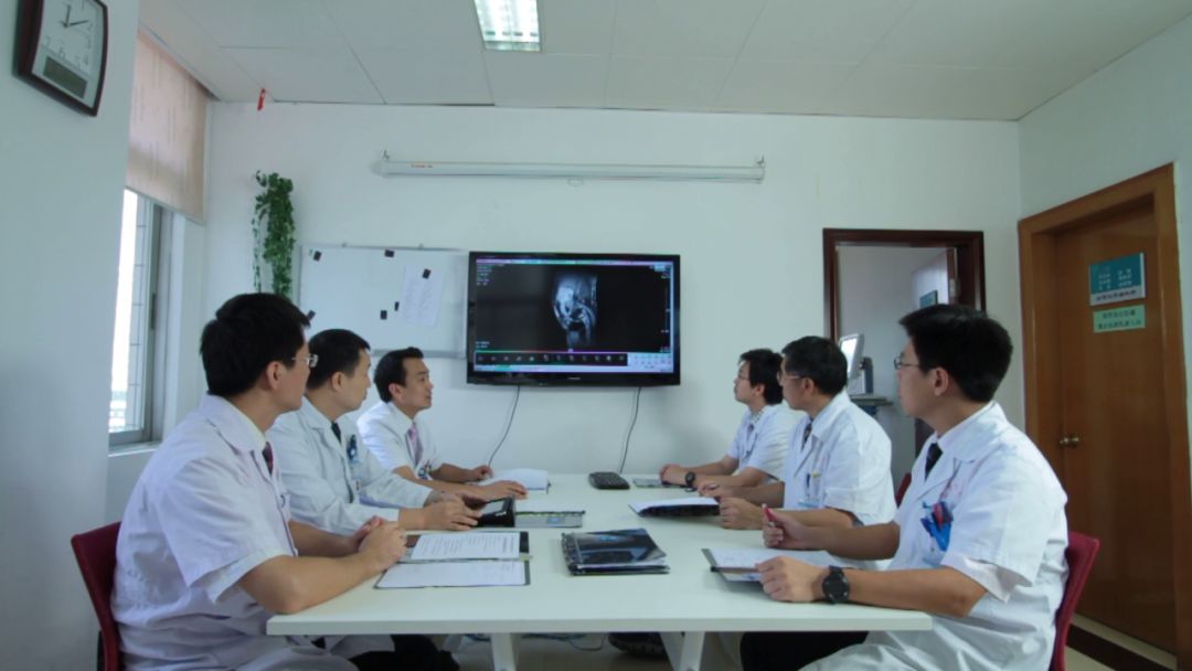 骨科医生不建议吃药,痛风医生建议不吃饭