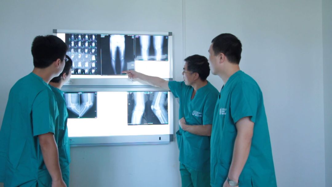 髌骨骨折伴骨质水肿需要做手术吗,髌骨骨折没有移位要做手术吗