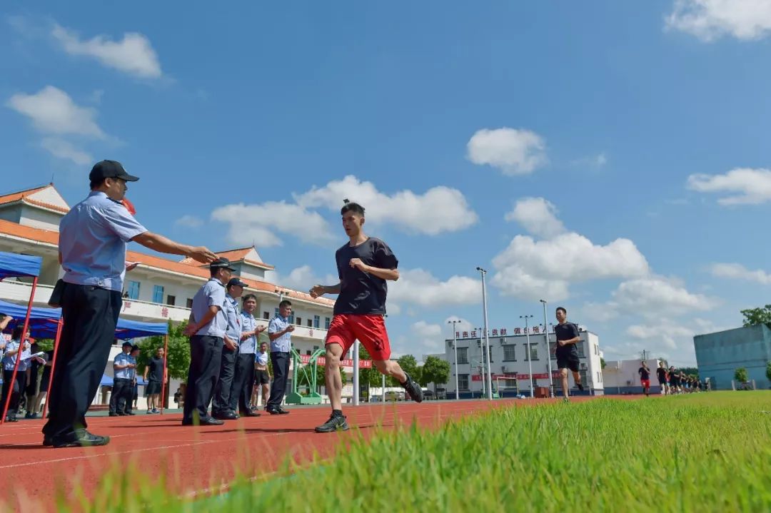 致敬改革40年昂首奋进新时代,公安改革开放40年不忘初心