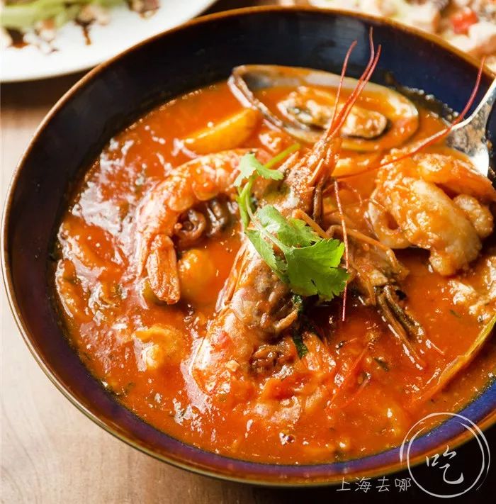 魔都惊现1200㎡「运动餐厅」！桌球飞镖无限畅玩，凌晨2点才打烊！