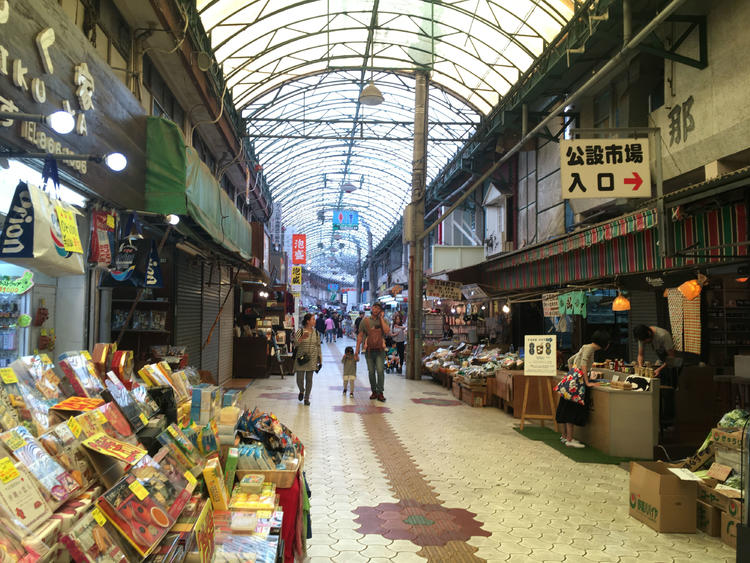 离开东京，去冲绳开一家5.5平米的旧书店！｜吉井忍的二次会