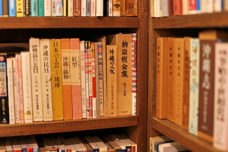 离开东京，去冲绳开一家5.5平米的旧书店！｜吉井忍的二次会