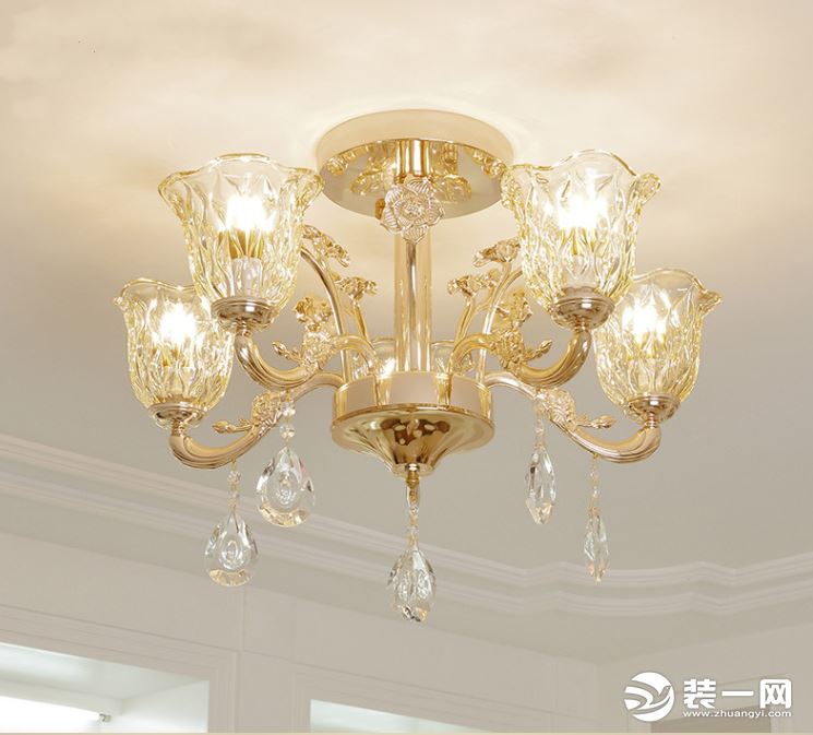 客厅吊灯啥样的好看又实惠简单,客厅简约明亮吊灯