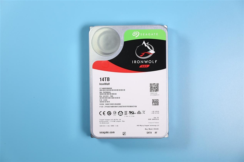 开箱希捷酷狼硬盘,希捷银河氦气14t机械硬盘