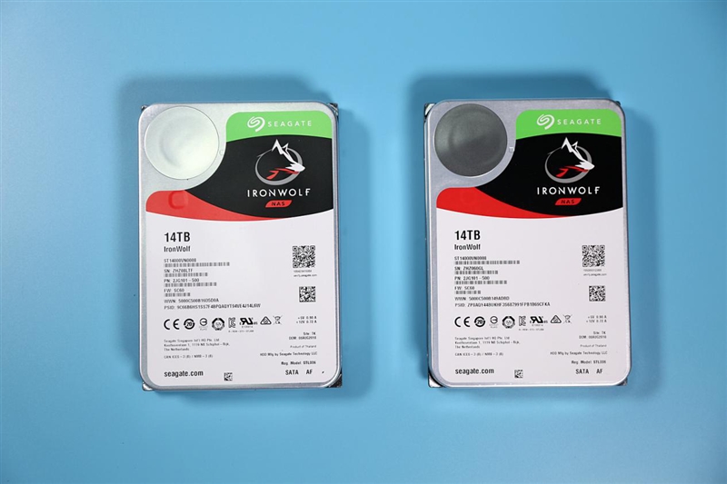 开箱希捷酷狼硬盘,希捷银河氦气14t机械硬盘