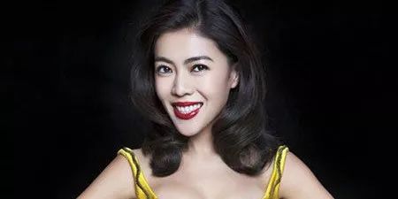 被毁掉奢侈品的女孩,女孩被口红毁掉的图片