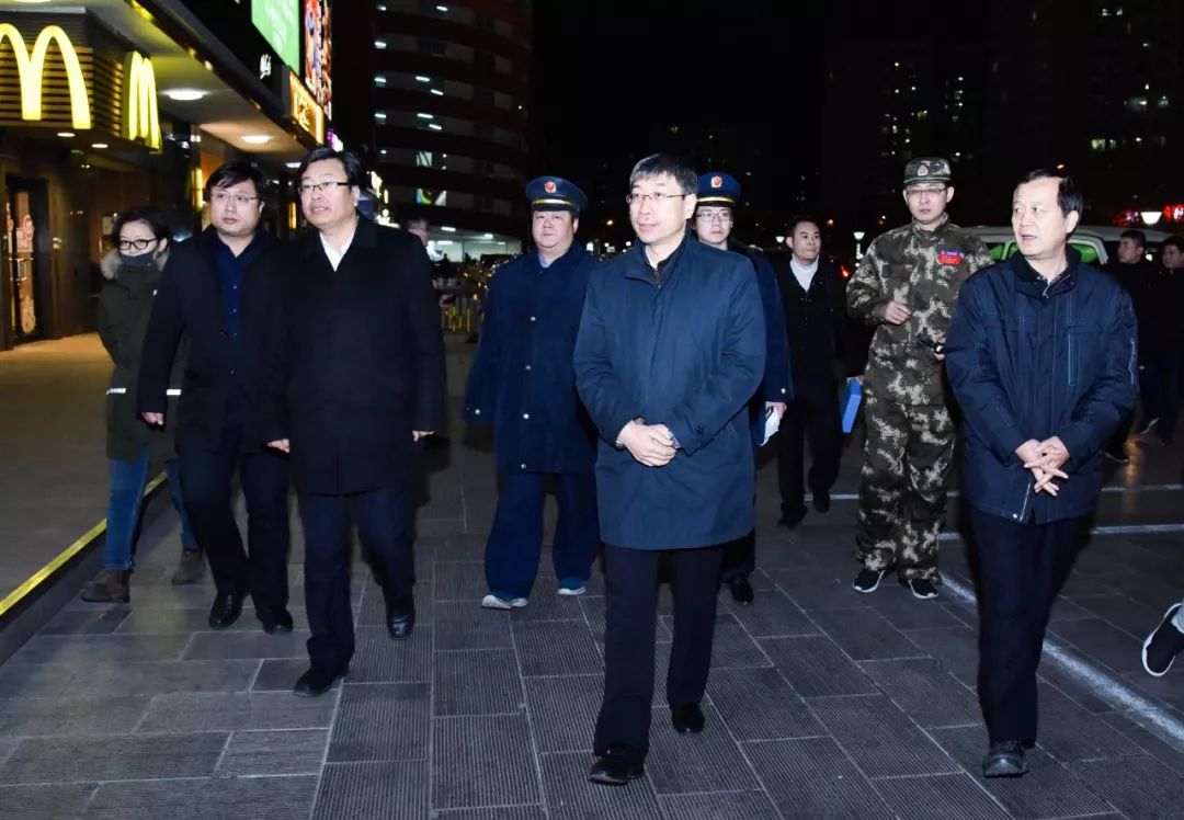 陪同市教育局对培训机构进行检查,区领导莅临我校检查