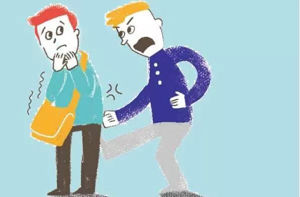 孩子的脸被老师打肿了,儿子的脸被同学打