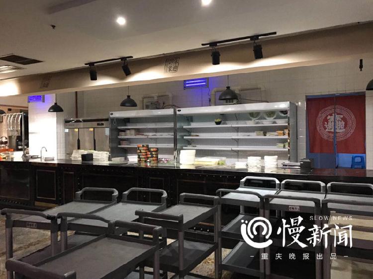 江北观音桥捞地沟油,饭店门口大白天回收地沟油