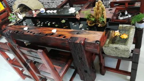 钛金板酒店墙面装饰,古船木装饰板