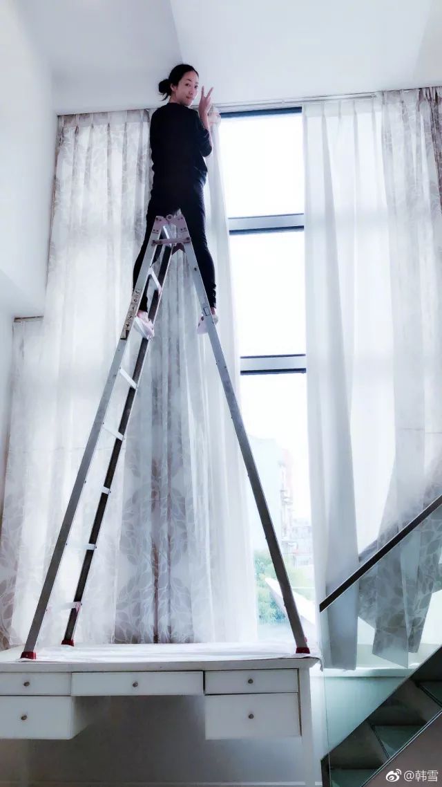 被讽花瓶18年，如今凭实力爆红，热搜欠她两个第一