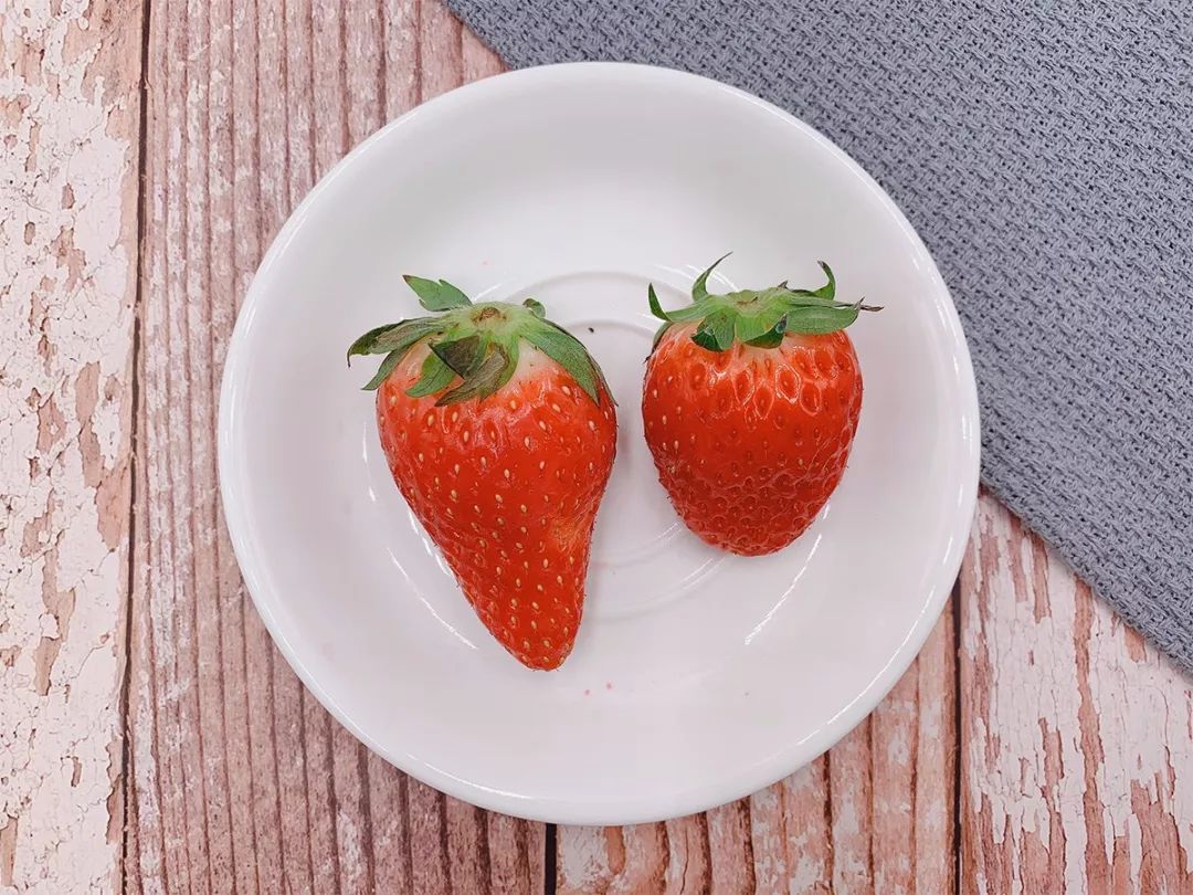 又香又甜好吃的草莓,果香四溢的草莓果酱