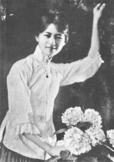 漆皮靴、渔夫帽、百褶裙……林徽因居然是隐藏的带货博主！