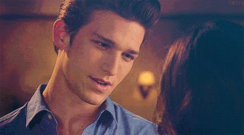 十级美颜也遮不住我的熊猫眼,十级美颜也拯救不了我的痘痘