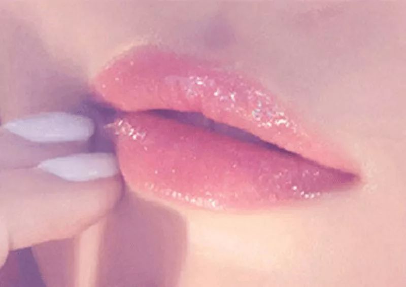 十级美颜都掩盖不住憔悴的面容,十级美颜也遮不住我的熊猫眼