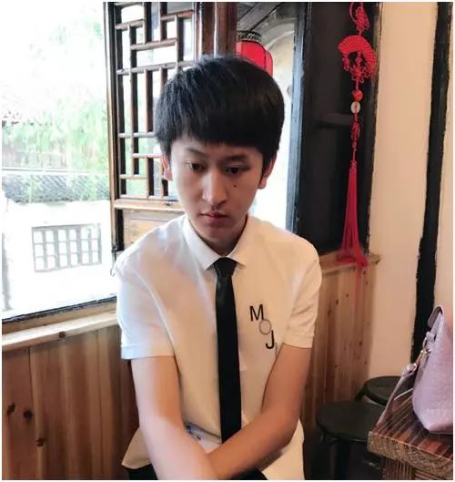 张元：给自己留下一个可以回忆的理由｜中国文坛精英盘点之90后小说家张元专辑