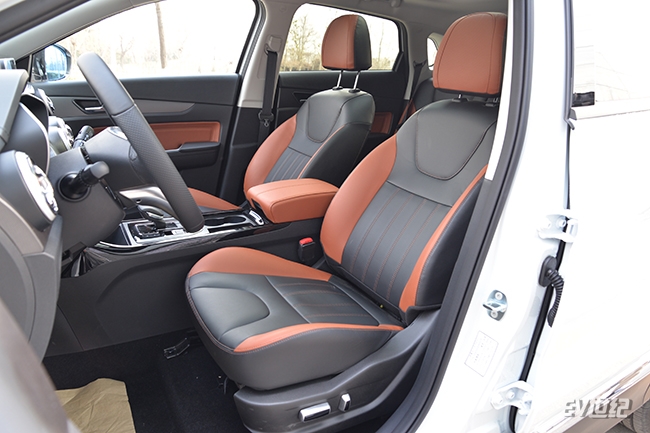 科技感满满电动汽车,满满科技感的燃油车