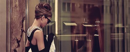 百老汇造梦，不如说梦想造就了百老汇