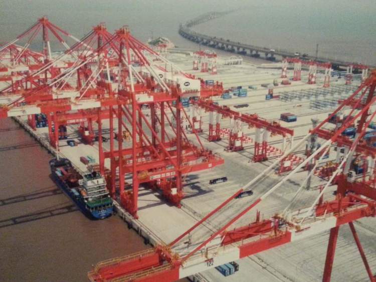 2020年洋山深水港集装箱吞吐量,上海洋山深水港每日吞吐量多少吨