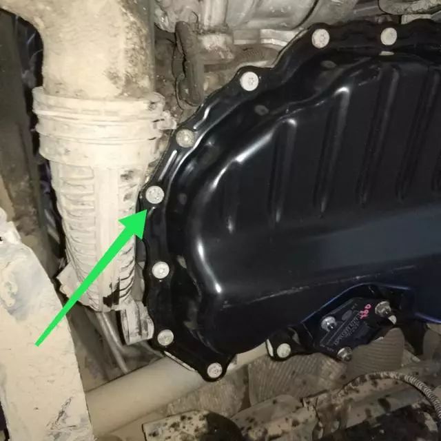 大众迈腾发动机侧边盖漏油,老迈腾发动机漏油怎么办