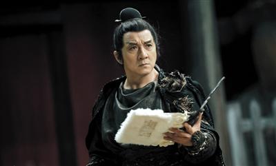 成龙的人生经历,成龙从草根到巨星