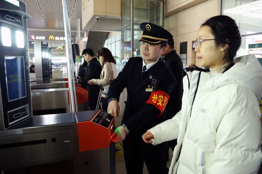 提起“春运”别心慌，郑州局集团公司加大运能帮您忙