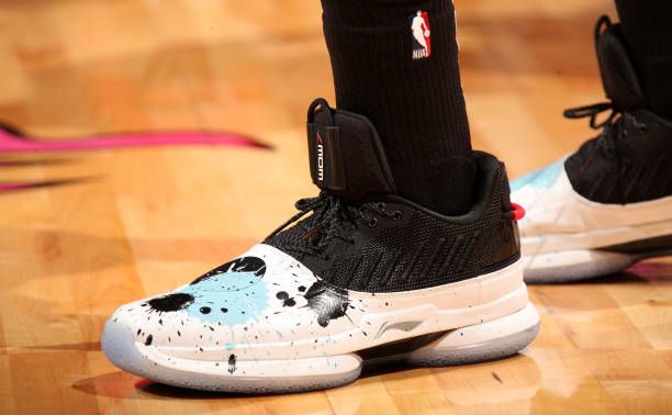 哈雷尔穿搭出场,哈雷尔穿锐步