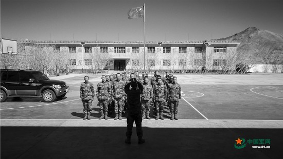 军旅微影像,军旅感人催人泪下的战友情视频