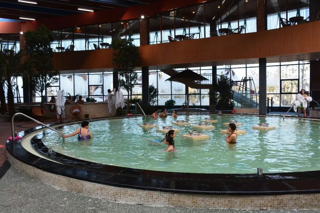 青岛温泉滑雪春节去哪玩,青岛冬季温泉旅游