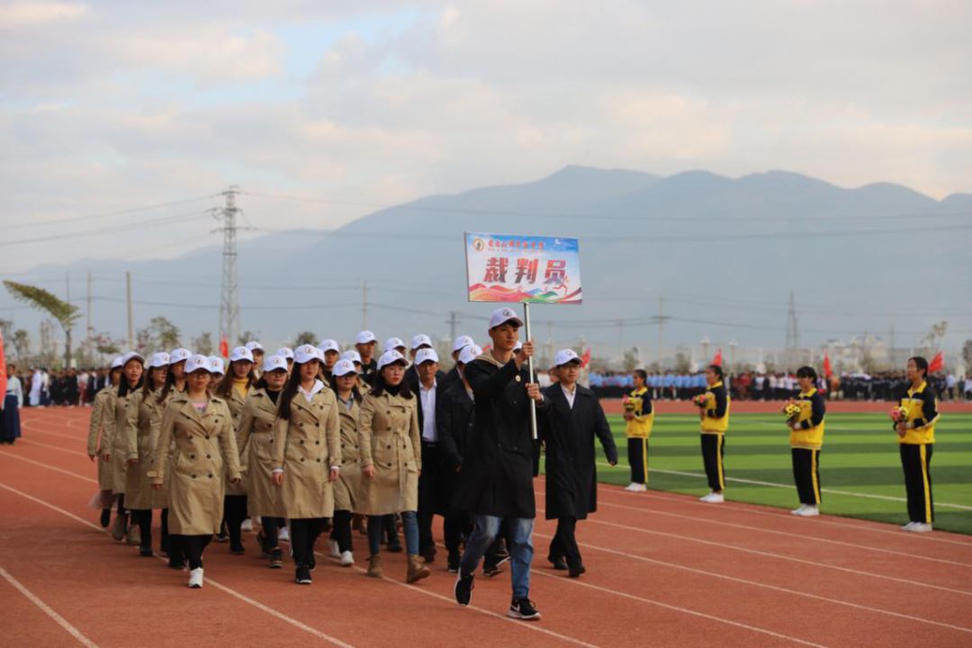 蒙自这里汇聚上千人，放飞上百只鸽子，是发生了什么大事……