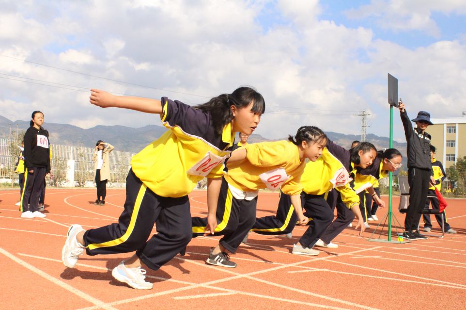 蒙自这里汇聚上千人，放飞上百只鸽子，是发生了什么大事……