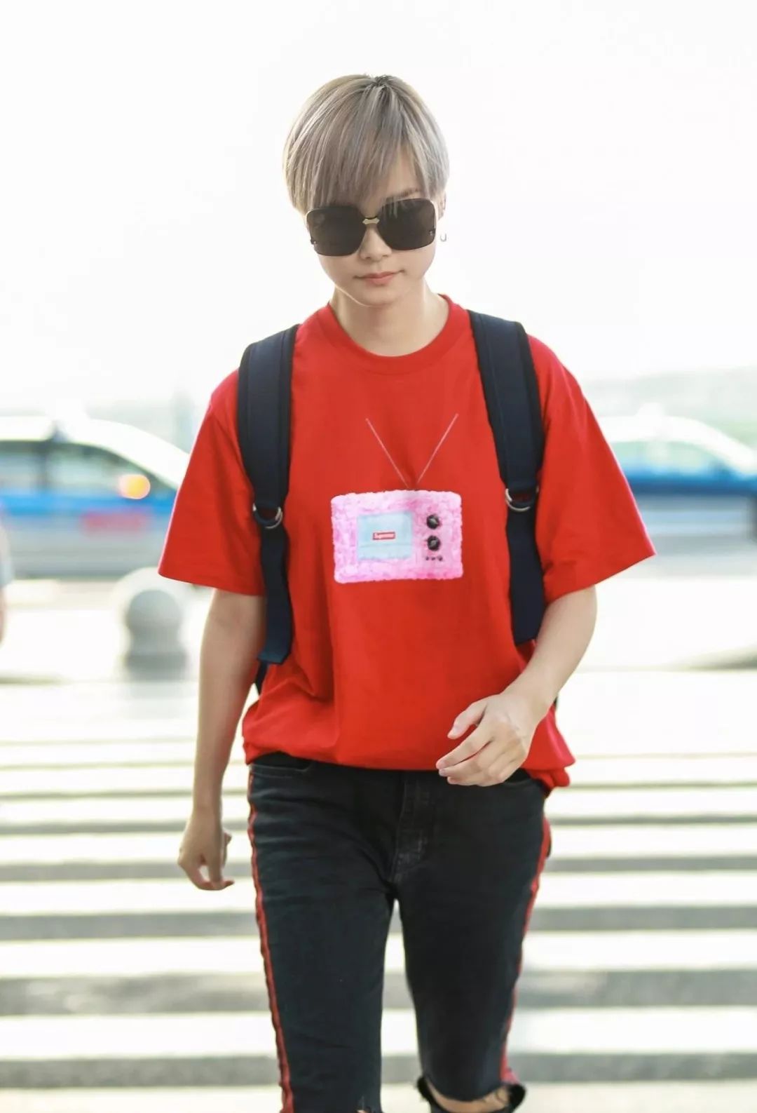 李宇春易烊千玺演绎时代感,易烊千玺穿中国红