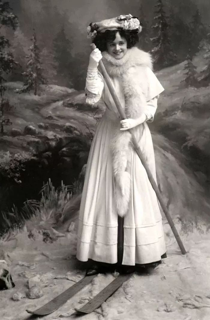 2024款最好看的滑雪服,90年代复古滑雪服