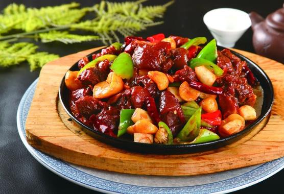 放弃工作回农村养猪,放弃高薪回家养猪