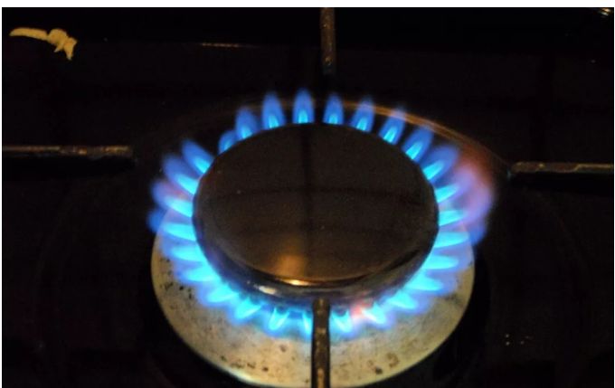 使用天然气先关阀还是先灭火,天然气灶是先关火还是先关气