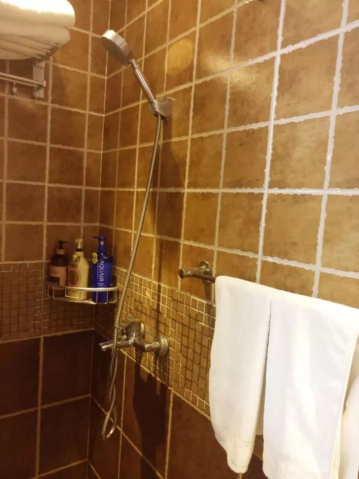 女子凌晨入住客栈自称试睡员,民宿试睡员女孩