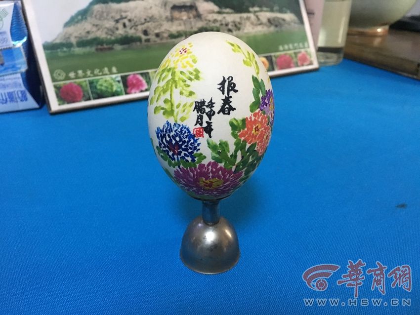 西安83岁“白发学童”13年间坚持用毛笔抄名著