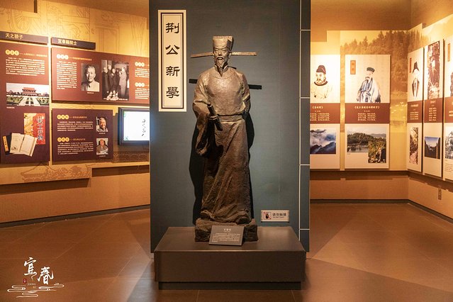 明月处处有，唯有宜春月最明