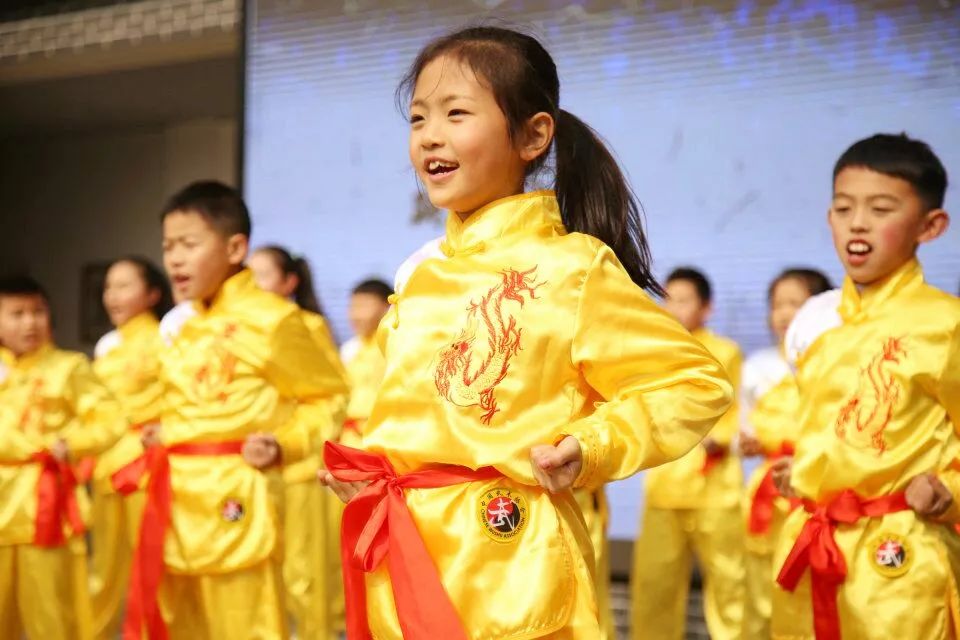 玩嗨啦，缤纷吉尼斯——快来看，我区这所学校的“缤纷吉尼斯，挑战向未来”活动