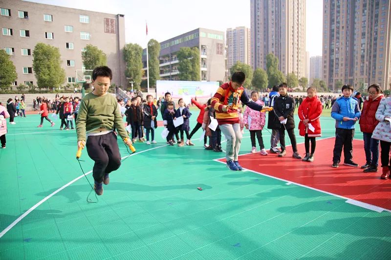 玩嗨啦，缤纷吉尼斯——快来看，我区这所学校的“缤纷吉尼斯，挑战向未来”活动