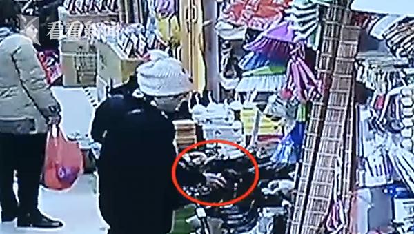 神偷女子被抓,女子偷鞋见尺码不对回店要求换鞋