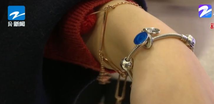 男友在京东买潘多拉吊坠送女孩,她却说是假的?