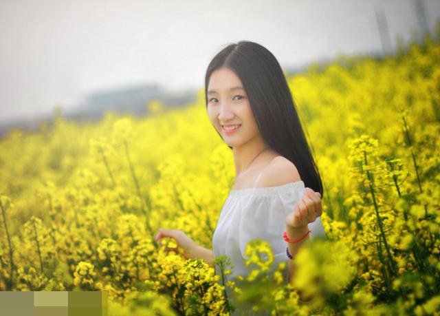 拍照油菜花技术技巧,手机拍摄油菜花人像摄影方法
