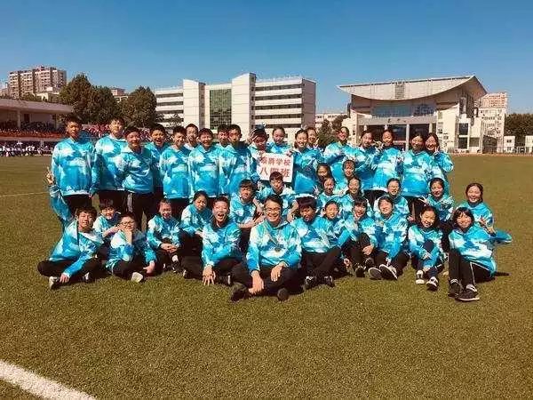 一位老师给班级学生写的纸条,老师纸短情长