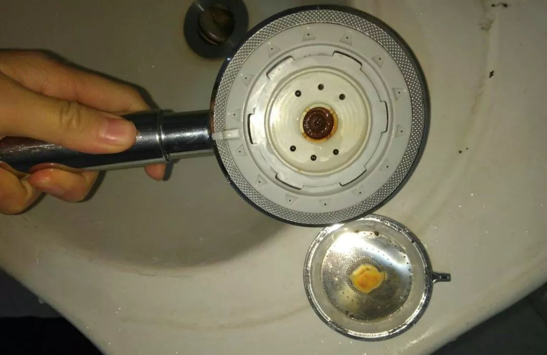 336孔日本增压节水花洒，洗澡比做SPA还爽，一年节水10吨！