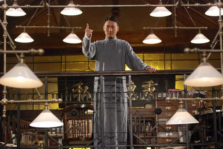 没出息电影片段,别人眼里的梁家辉