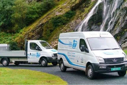 小时候有个算命先生算我黄袍加身,小时候算命的说我有黄袍加身