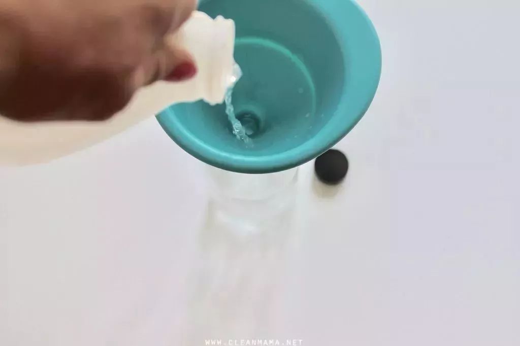 洗发水瓶不要扔，剪两刀放进洗碗池，解决千家万户的*麻大**烦！