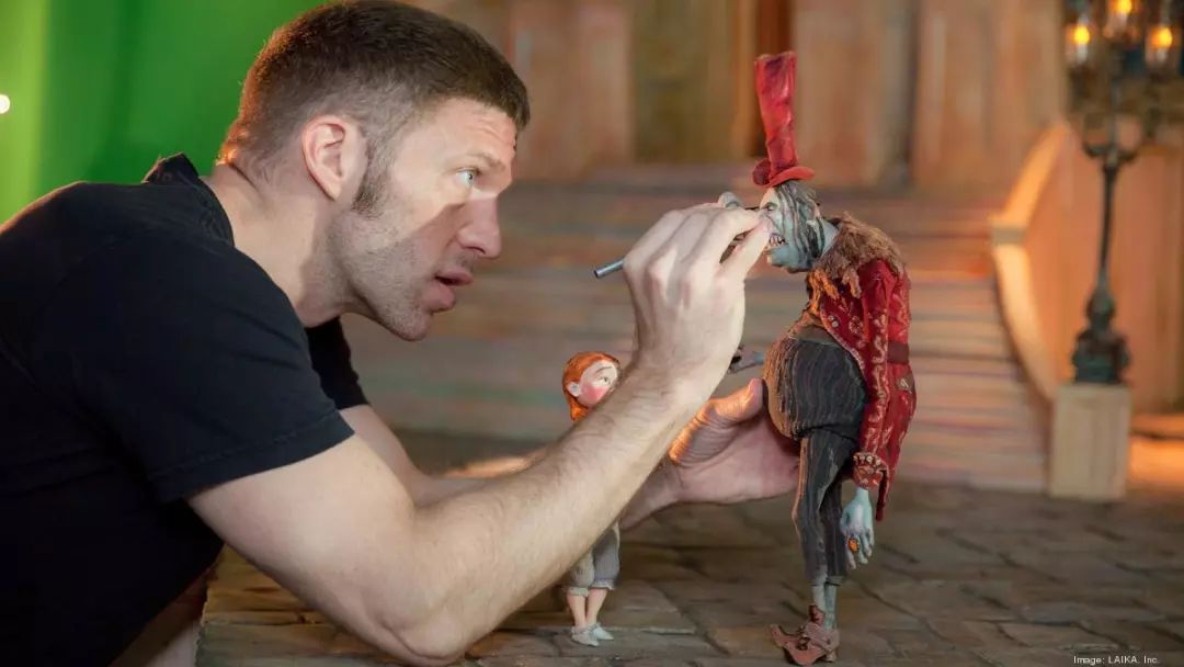 拍不好《大黄蜂》就回家继承2000亿家产！美国王思聪的逆天人生